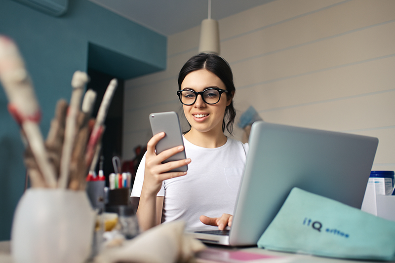 SMM специалист за работой